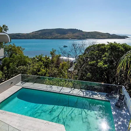 Waves 3 Luxury 3 Bedroom Endless Ocean Views Central Location + Buggy-3